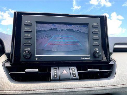 Used 2020 Toyota RAV4 XLE Premium FWD image 23