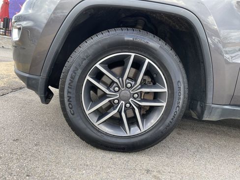 Certified 2019 Jeep Grand Cherokee Limited AWD/4WD image 9