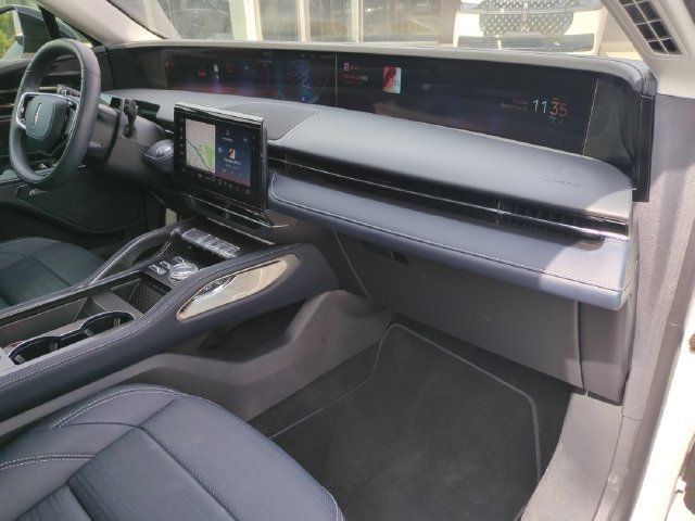Used 2025 Lincoln Nautilus Reserve AWD/4WD image 27