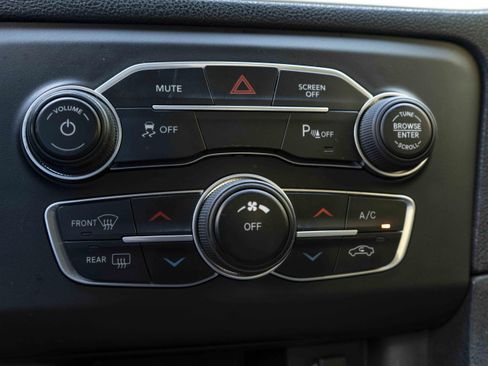 Used 2019 Dodge Charger SXT w/ Blacktop Package image 29