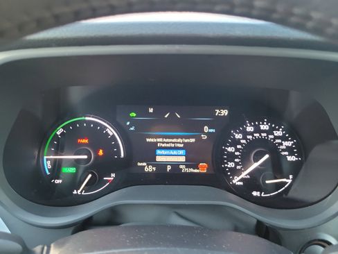 Used 2025 Toyota Sienna XLE image 24