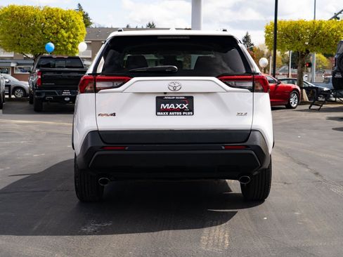 Used 2020 Toyota RAV4 XLE FWD image 11