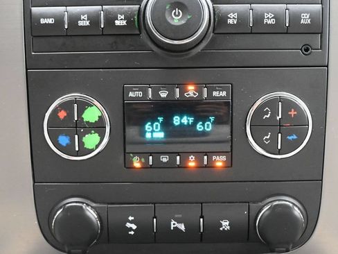 Used 2011 GMC Yukon XL SLT w/ SLT-2 Equipment Package AWD/4WD image 18