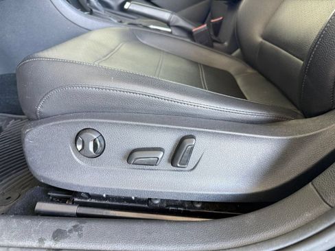 Used 2019 Volkswagen Passat 2.0T SE R-Line FWD image 16