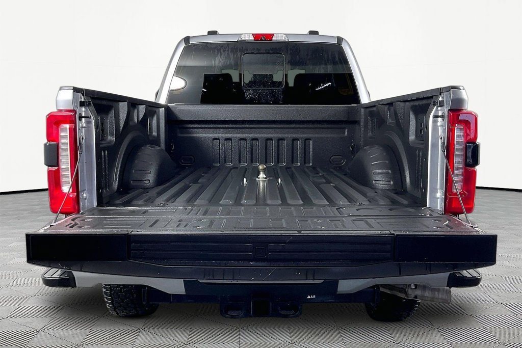 Used 2024 Ford F250 XLT w/ Black Appearance Package AWD/4WD image 7