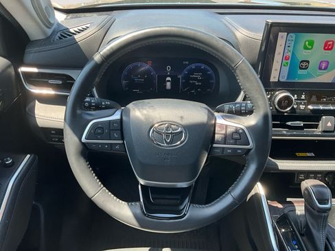Used 2023 Toyota Highlander Limited AWD/4WD image 12
