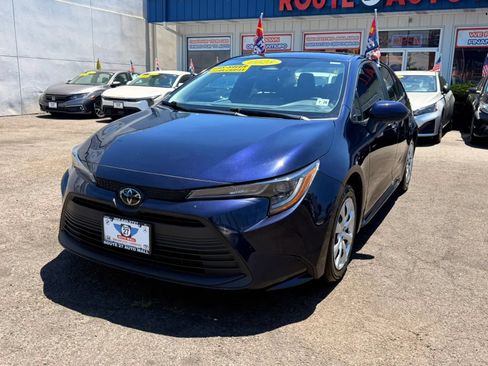 Used 2023 Toyota Corolla LE FWD image 4