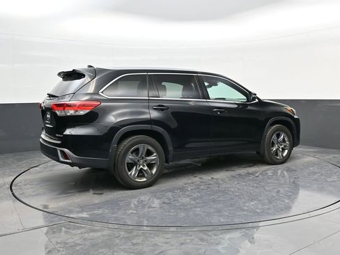 Used 2018 Toyota Highlander Limited Platinum image 8