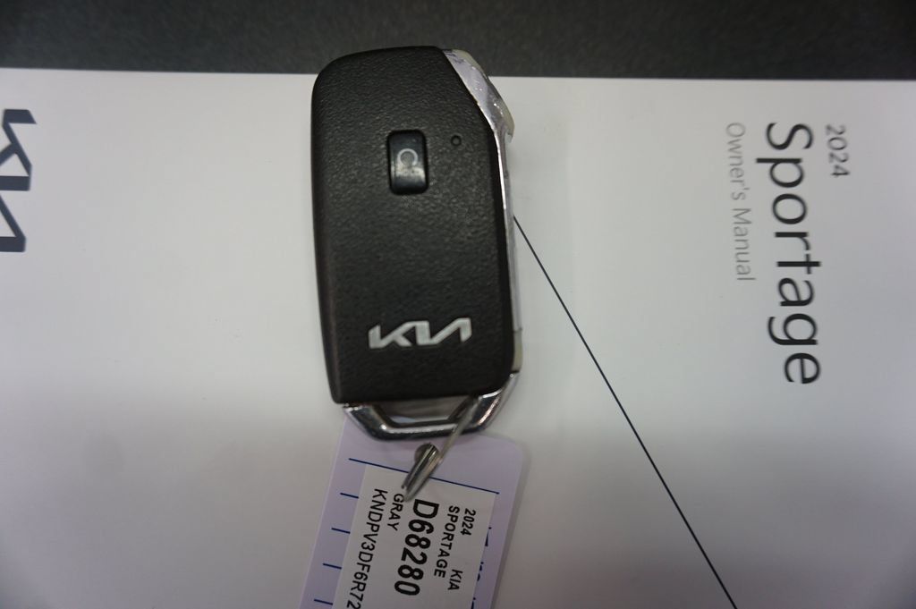Used 2024 Kia Sportage EX FWD image 18