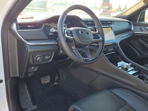 Certified 2025 Jeep Grand Cherokee Overland w/ Adv Protech Group III image 18