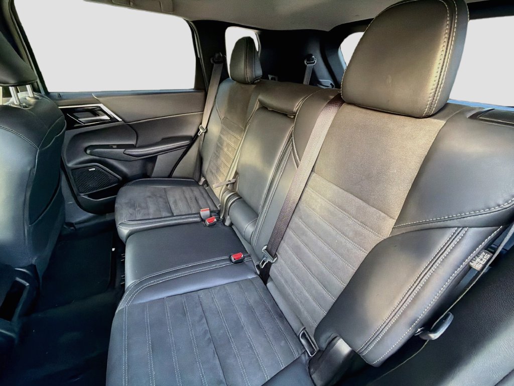 Used 2025 Mitsubishi Outlander SE AWD/4WD image 27