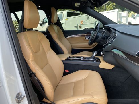 Used 2018 Volvo XC90 T6 Momentum w/ Convenience Package AWD/4WD image 32