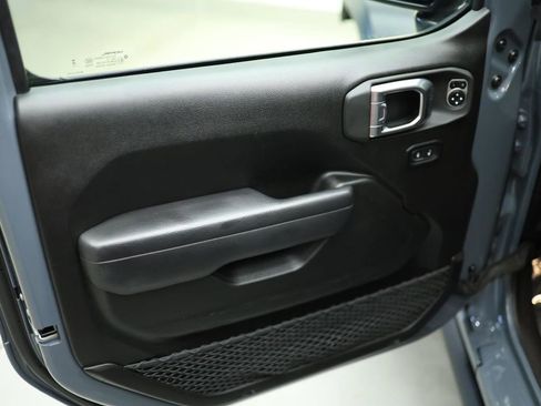 Used 2025 Jeep Wrangler Unlimited Rubicon AWD/4WD image 47