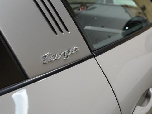 Used 2018 Porsche 911 image 7