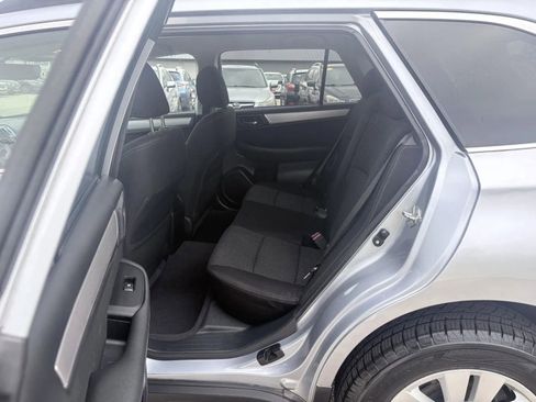 Used 2017 Subaru Outback 2.5i Premium AWD/4WD image 12
