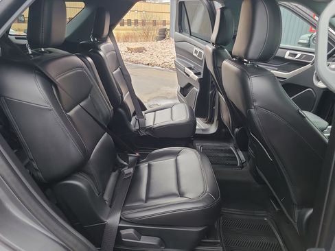 Used 2023 Ford Explorer XLT image 41