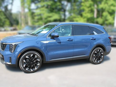 Certified 2025 Kia Sorento EX FWD image 4