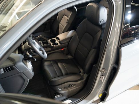 Certified 2026 Porsche Cayenne AWD/4WD image 5