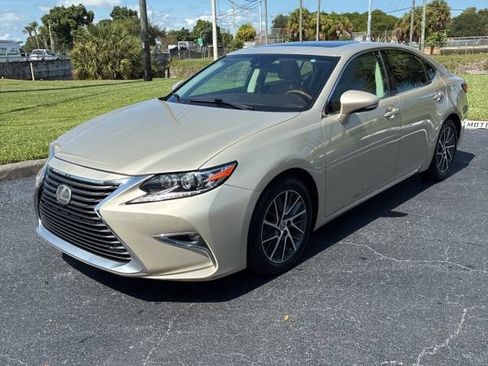 Used 2017 Lexus ES 350 w/ Luxury Package FWD image 1