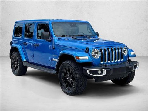 Used 2021 Jeep Wrangler Unlimited Sahara w/ Cold Weather Group AWD/4WD image 12