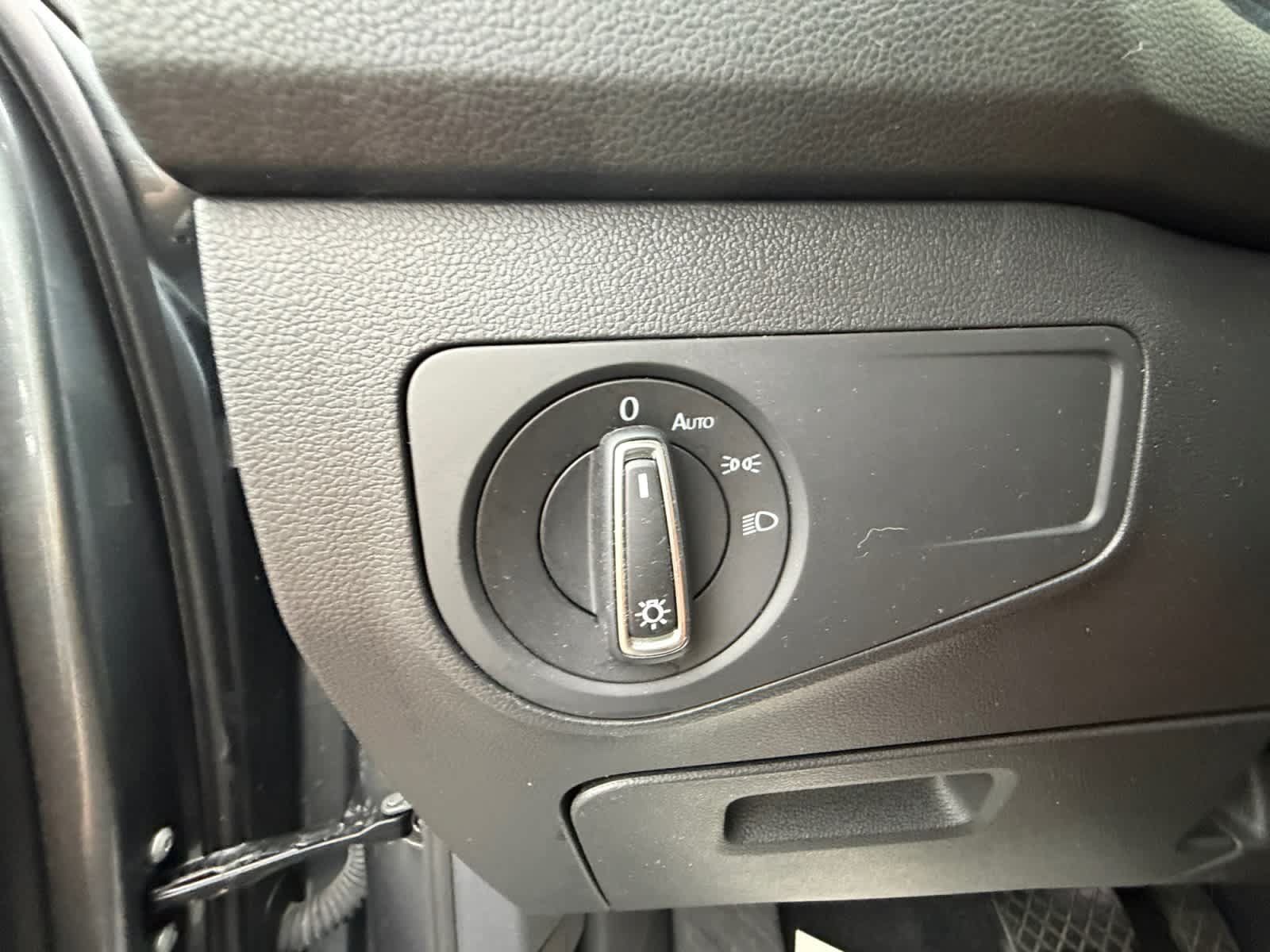 Used 2024 Volkswagen Tiguan SE FWD image 34
