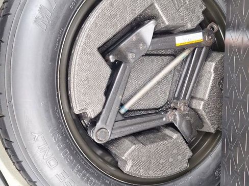 Used 2021 Toyota RAV4 XLE image 14