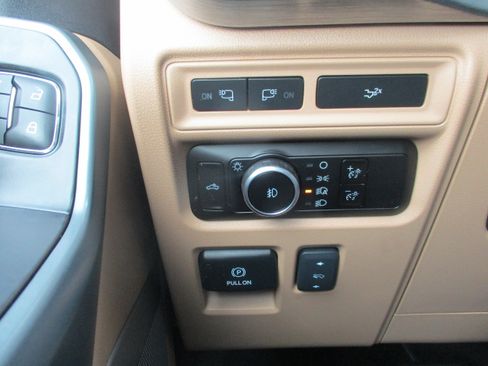 Used 2023 Ford F150 Lariat w/ FX4 Off-Road Package AWD/4WD image 19