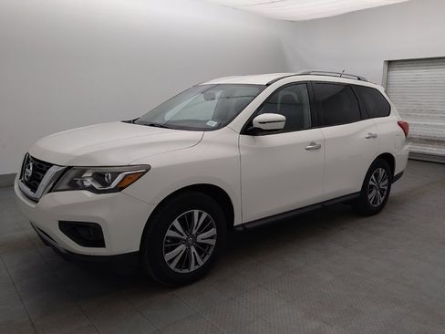 Used 2018 Nissan Pathfinder SV FWD image 2