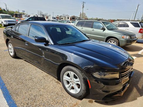 Used 2015 Dodge Charger SE w/ Popular Equipment Group image 5