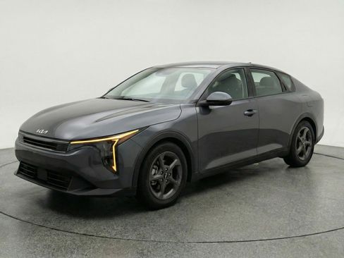 Used 2025 Kia K4 LXS image 3
