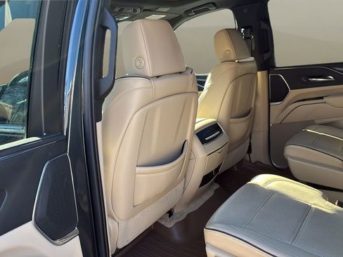 Used 2022 Cadillac Escalade Premium Luxury w/ Performance Package image 15