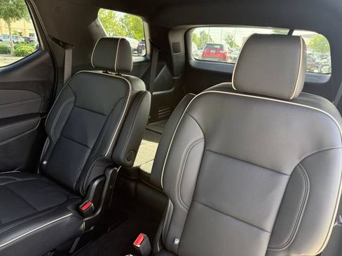 Used 2022 Chevrolet Traverse Premier FWD image 30