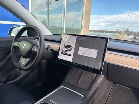 Used 2021 Tesla Model Y 2WD image 13