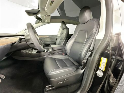 Used 2023 Tesla Model Y Long Range image 4