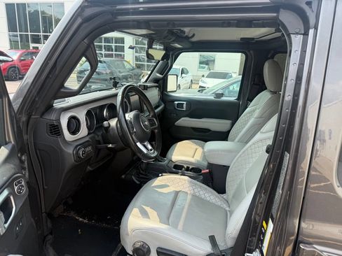 Used 2021 Jeep Gladiator Overland AWD/4WD image 2
