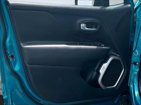 Used 2022 Jeep Renegade Latitude w/ Convenience Group AWD/4WD image 19
