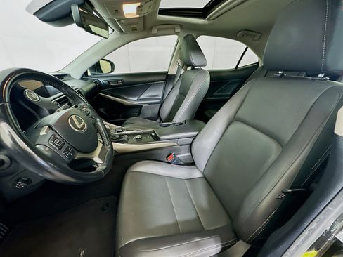 Used 2018 Lexus IS 300 w/ Comfort Package RWD image 13