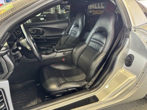 Used 2002 Chevrolet Corvette Coupe w/ Preferred Equipment Group2 image 18