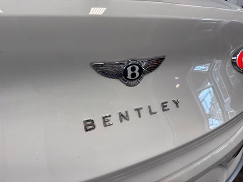 Used 2023 Bentley Bentayga Extended Wheelbase AWD/4WD image 11