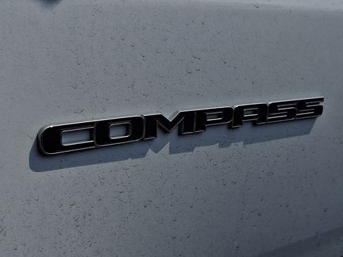 Used 2024 Jeep Compass Latitude AWD/4WD image 30