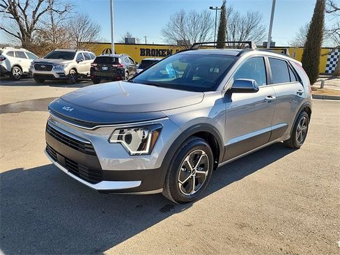 New 2025 Kia Niro EX image 9