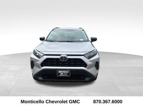 Used 2020 Toyota RAV4 LE image 8