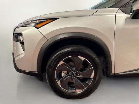 Used 2024 Nissan Rogue SV image 11