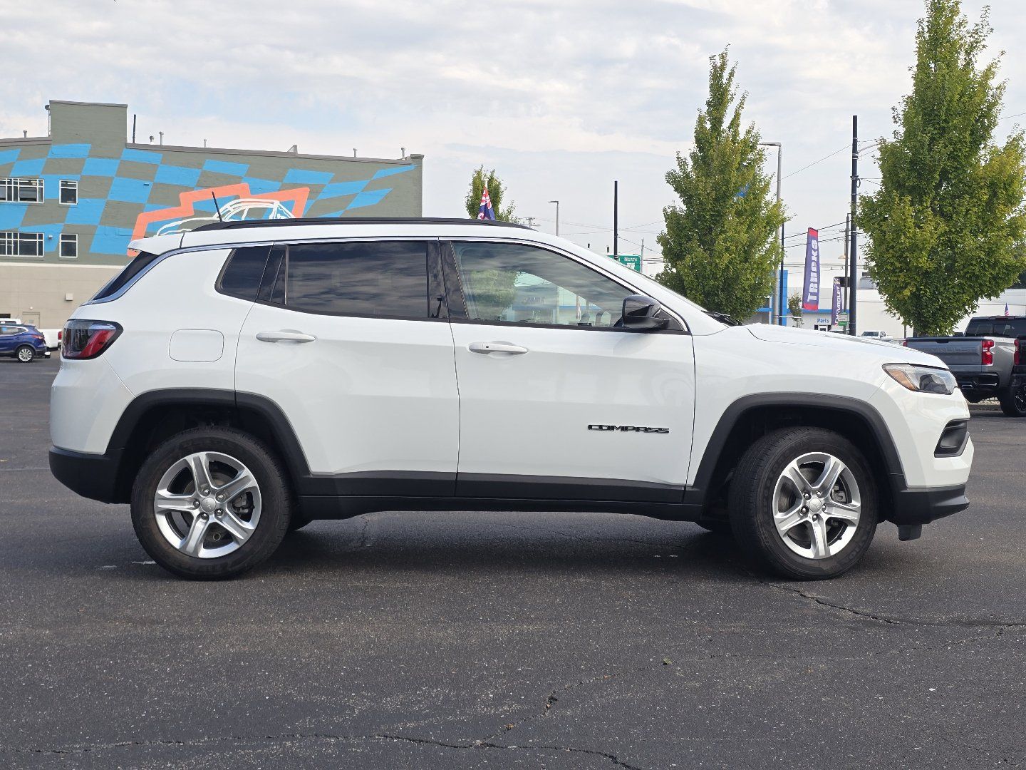 Used 2023 Jeep Compass Latitude AWD/4WD image 21