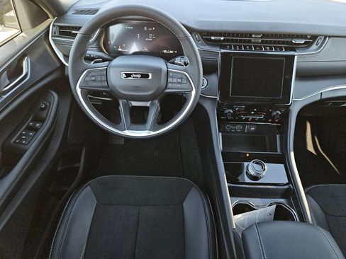New 2025 Jeep Grand Cherokee L Altitude image 7