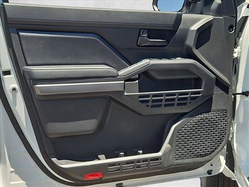Certified 2025 Toyota Tacoma SR5 AWD/4WD image 10