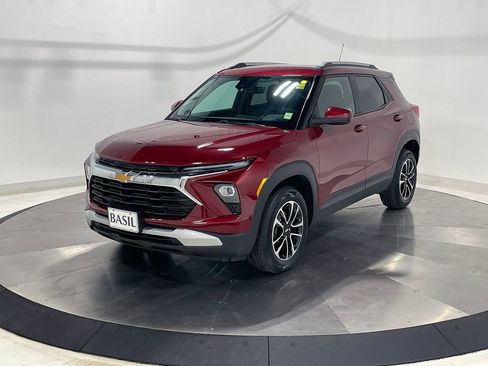 Used 2025 Chevrolet TrailBlazer LT w/ LT Cold Weather Package image 8