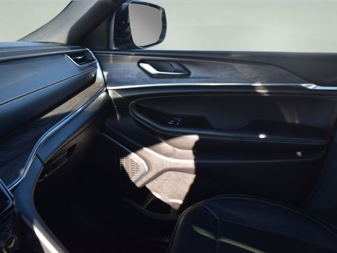 Used 2024 Jeep Grand Cherokee L Overland image 18