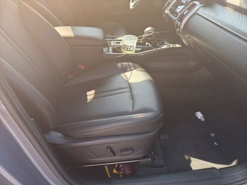 Used 2023 Kia Sorento SX image 18