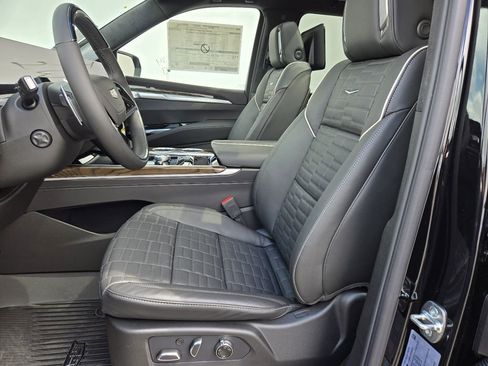 New 2026 Cadillac Escalade ESV Platinum Sport AWD/4WD image 3